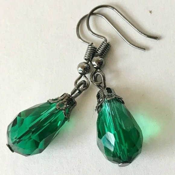 Emerald Green Glass Bead Earrings Teardrop Vintage Baroque Style Silver Plated - Picture 6 of 11